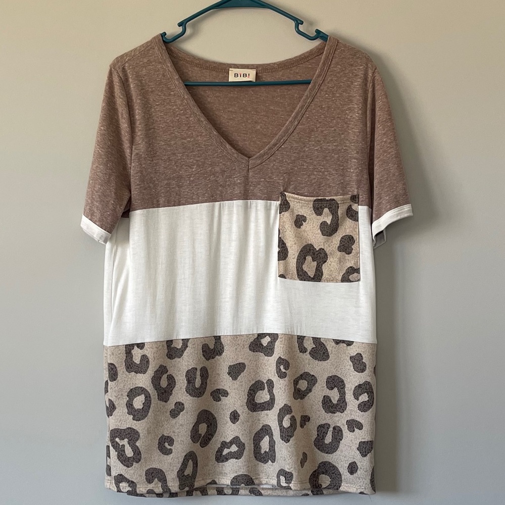 Cheetah vneck top